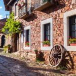 5 fronteras del mundo que puedes cruzar caminando (y vale la pena hacerlo) »